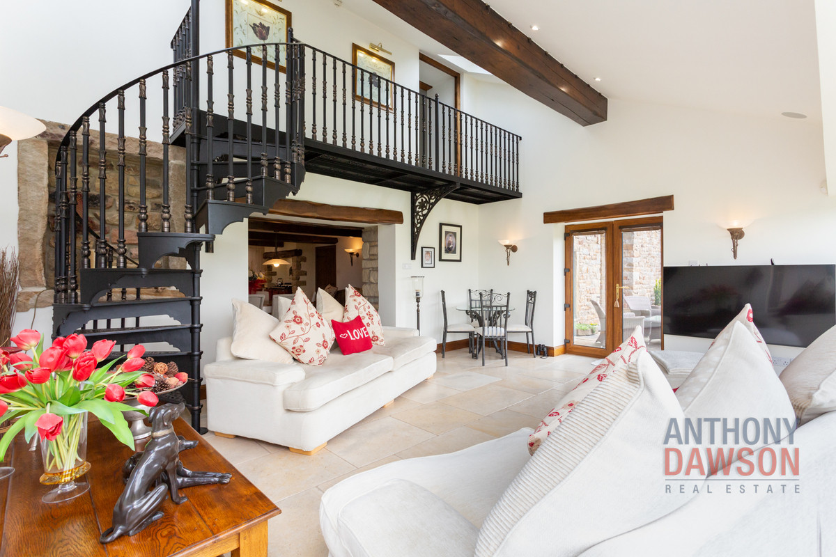 7 bedroom detached house for sale 0