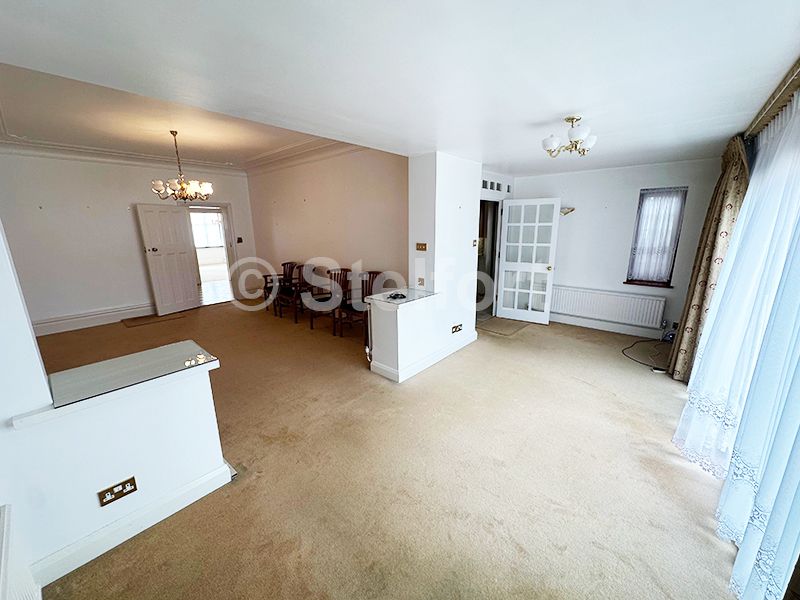 31 The Ridgeway, London photo 4