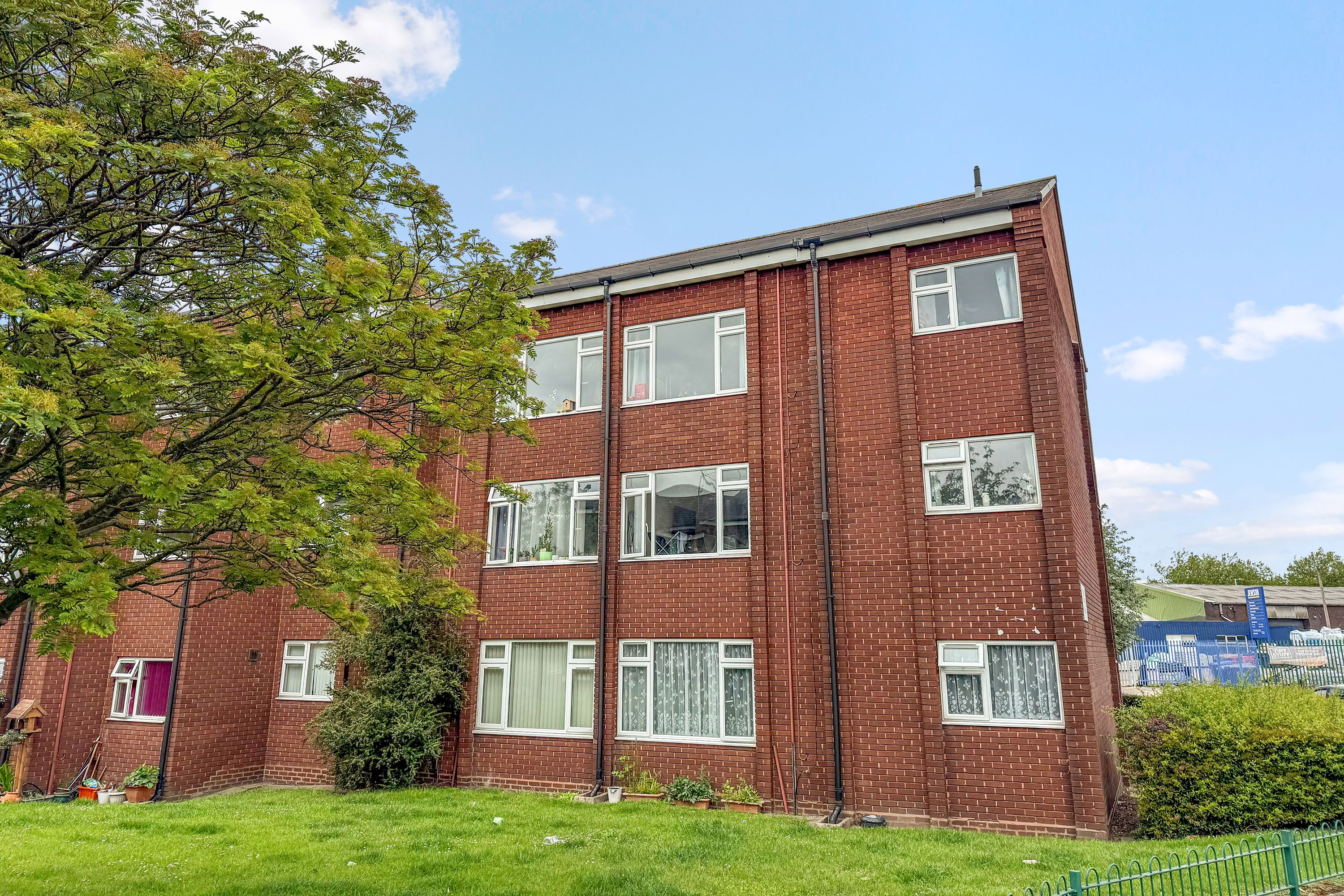 2 bed flat for sale