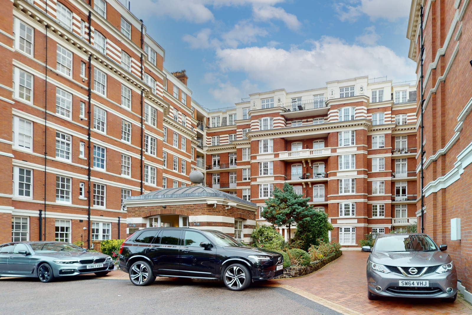 4 bedroom flat for sale 0