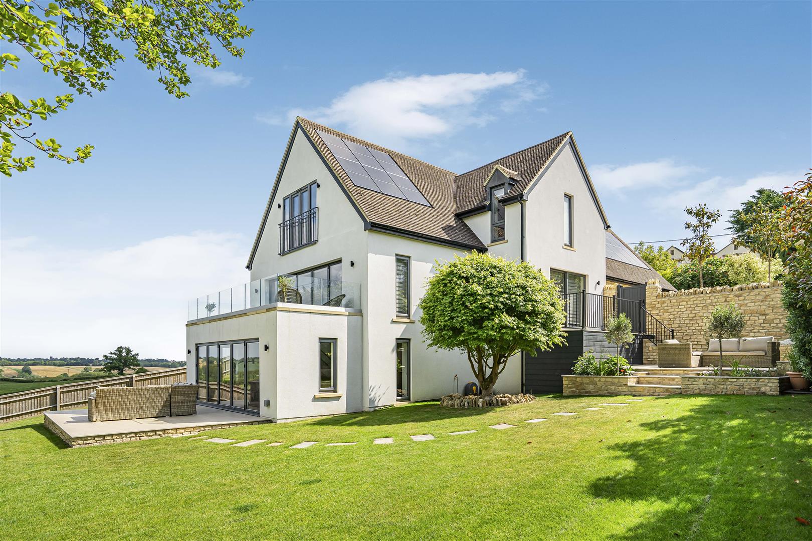 5 bedroom terraced house for sale