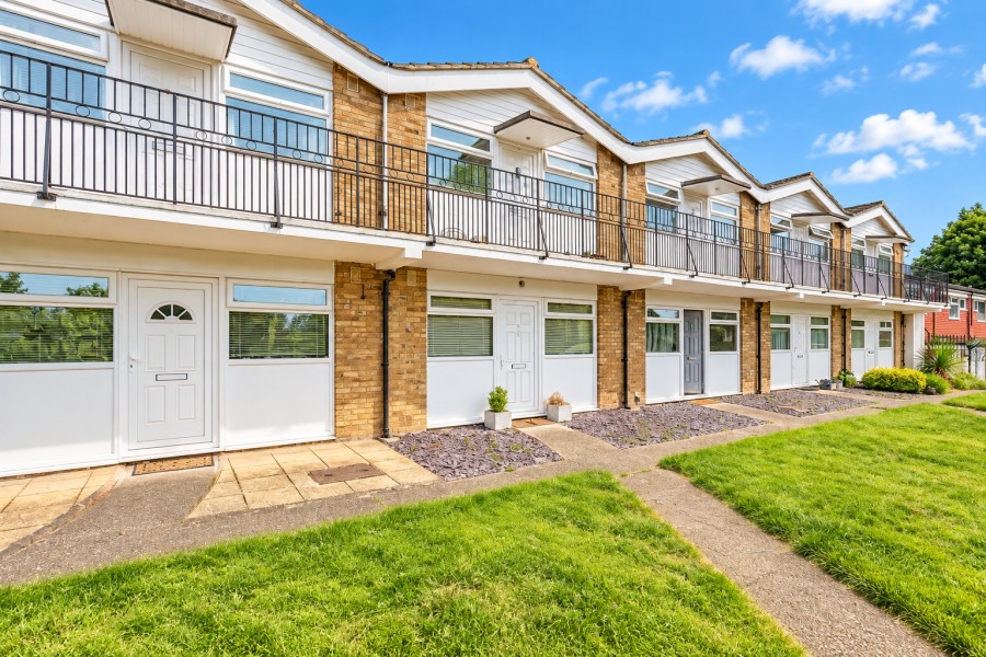 No Data Give, 9 Glen Court, Addlestone photo 2