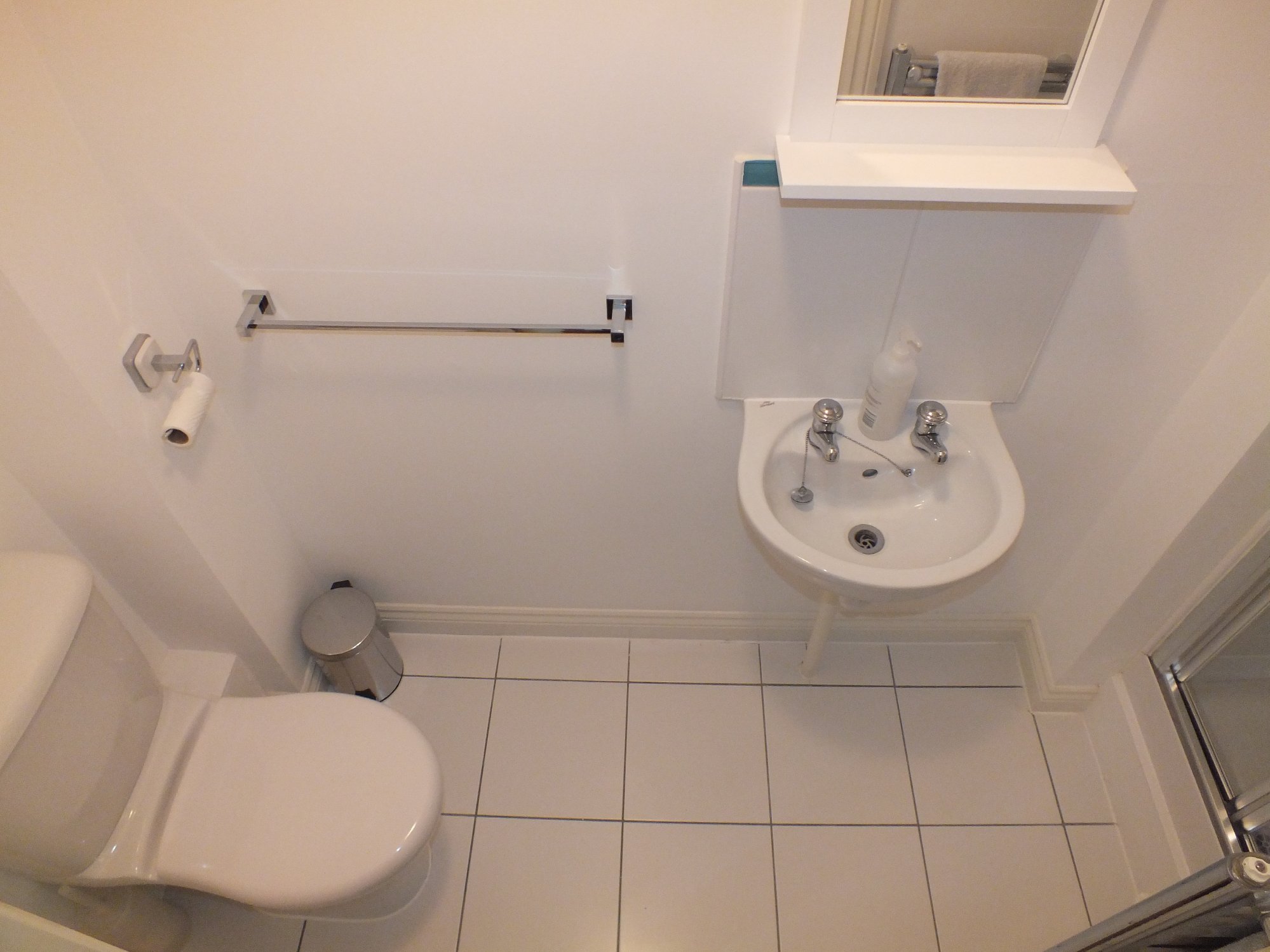 Room 2, 42, Battle Square, Reading photo 4