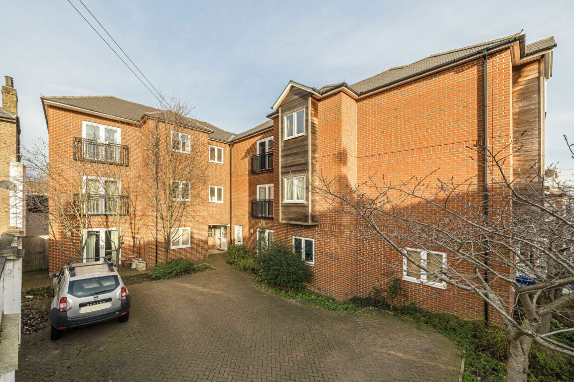 Flat 2, Strata Court, 28, Solway Road, London photo 3