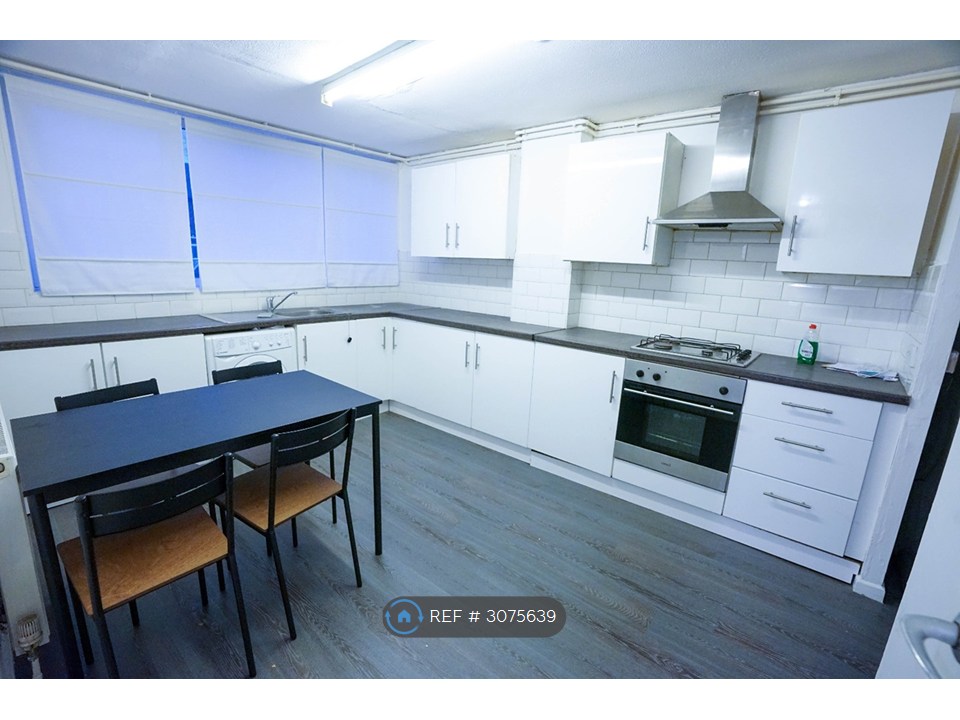Flat  Chedworth House, West Green Road Seven Sisters West Green Road, London photo 5