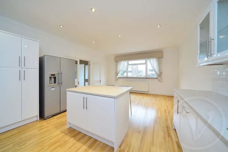 5 bedroom detached house for sale 0