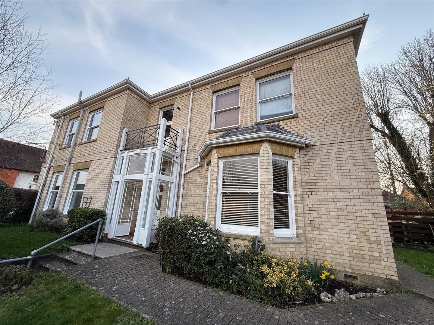 Victoria Court, Andover photo 2