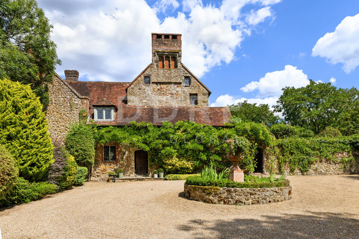 9 bedroom country house for sale 0