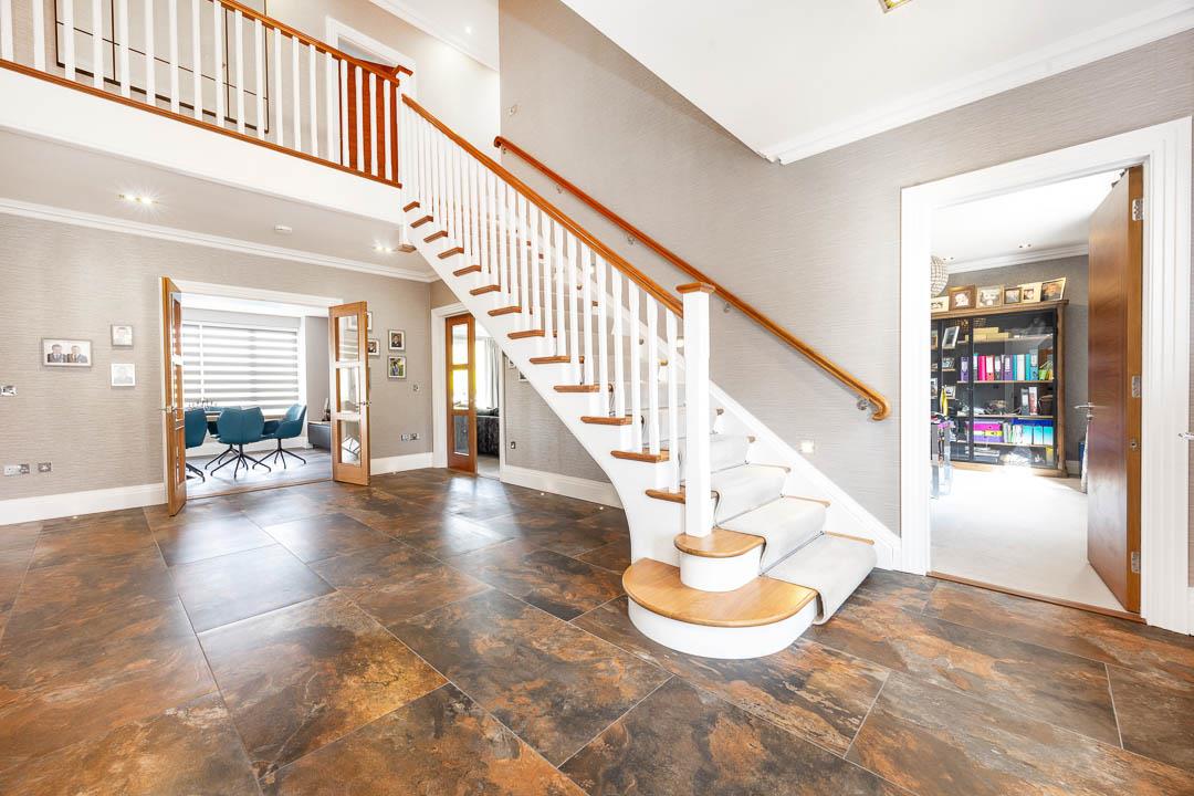 5 bedroom detached house for sale 0