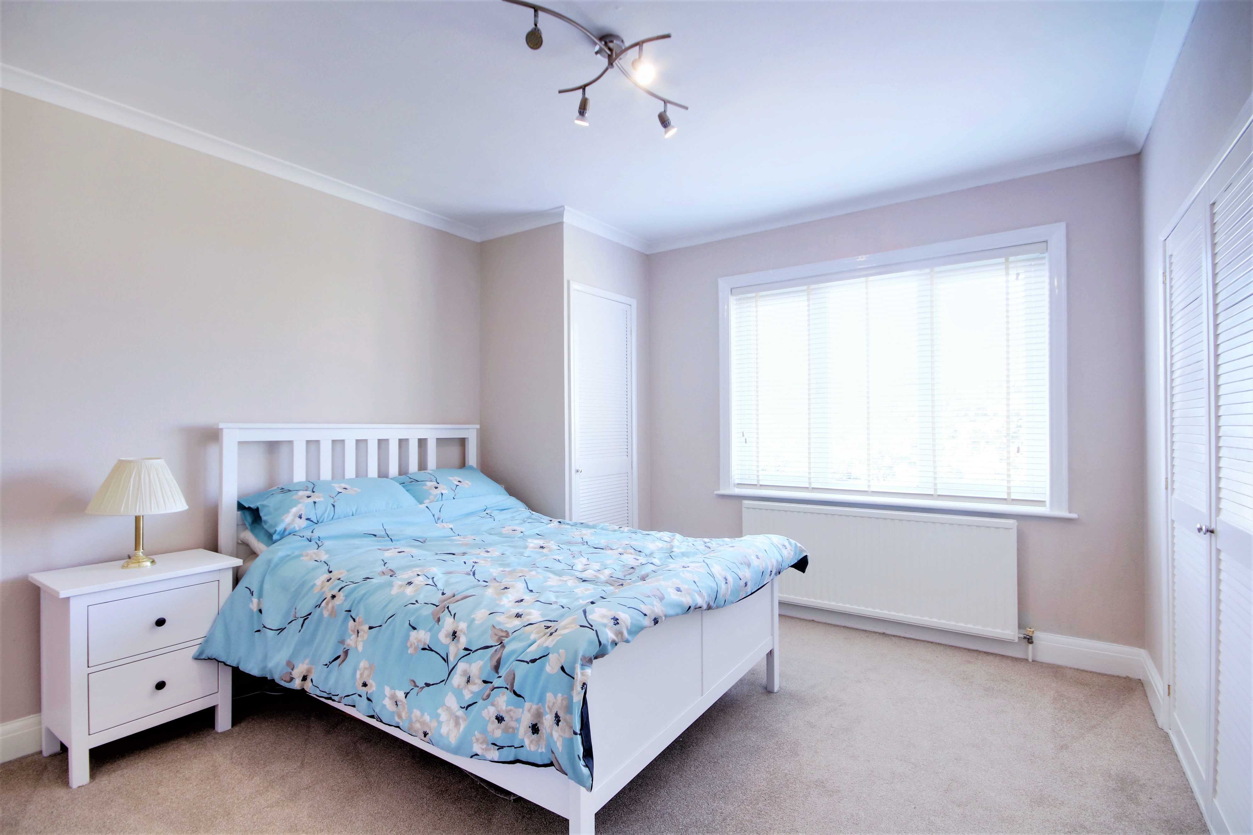 4 Bedrooms Semi-detached house for sale in Addlestone, Surrey KT15