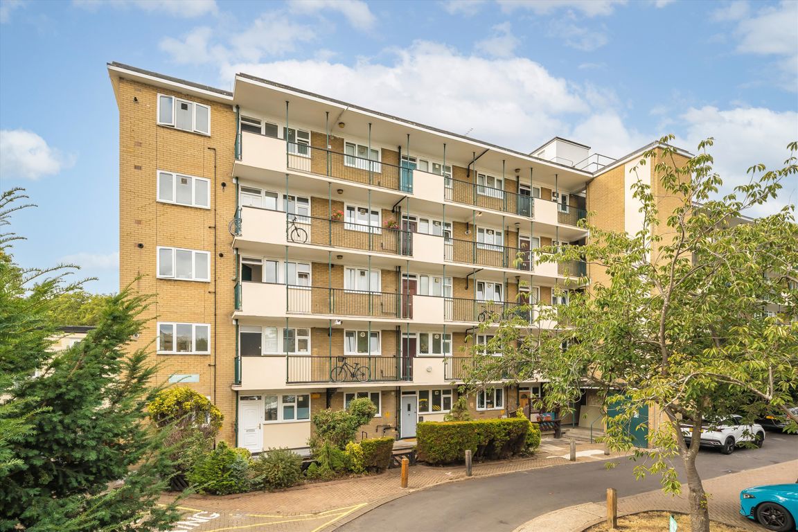 Flat 33, Chilworth Court, Windlesham Grove, London photo 2