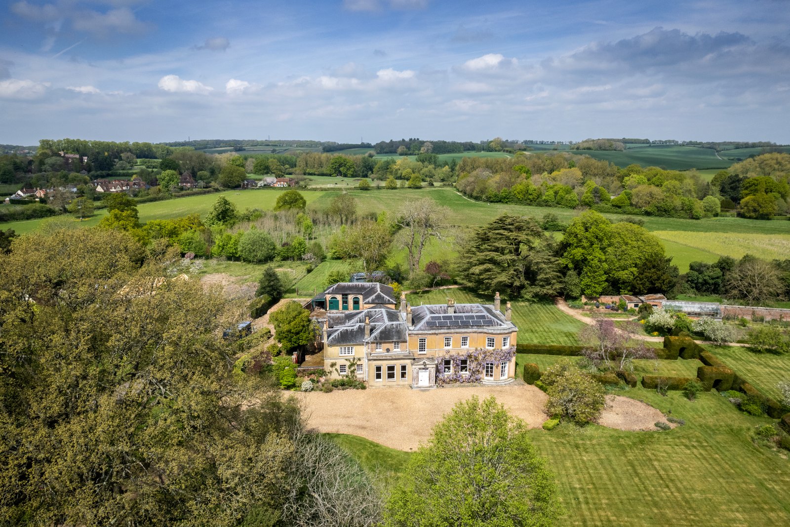 8 bedroom detached house for sale 0