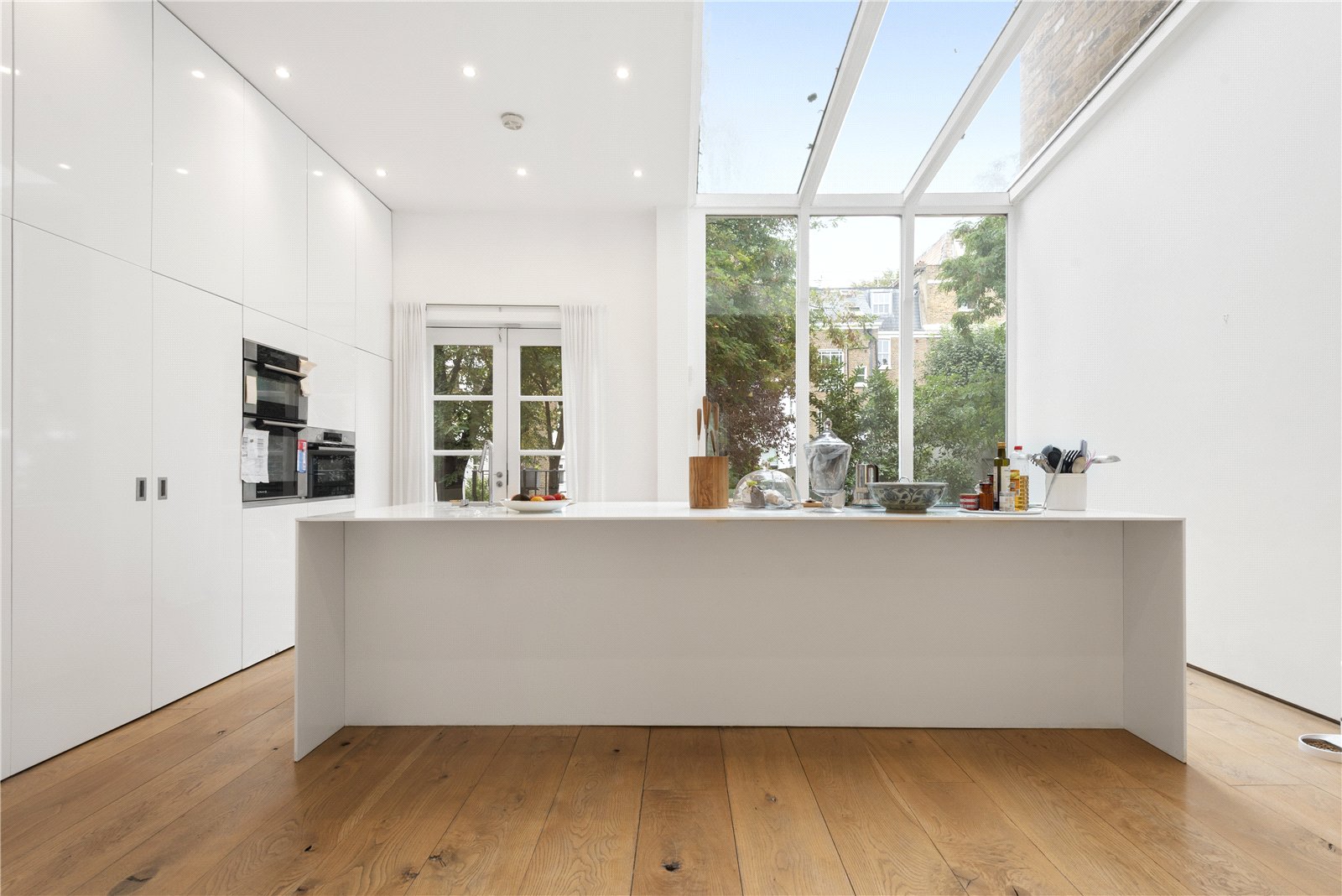 3 bedroom flat for sale 0