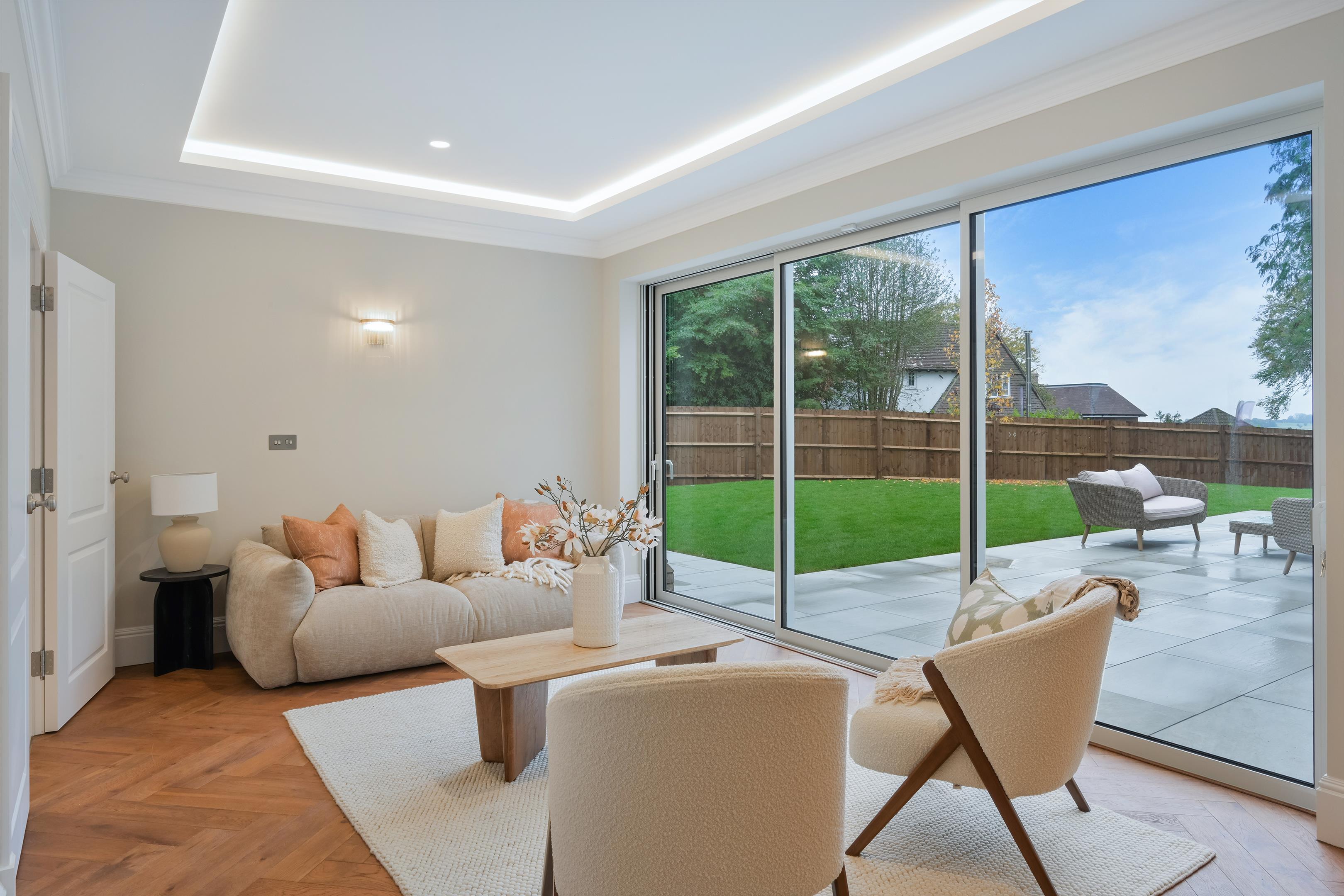 6 bedroom detached house for sale 0