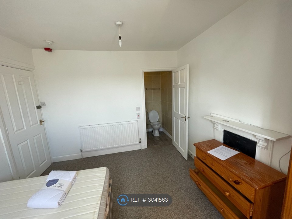 1-bed house on Okehampton Road, Exeter, £750/mo