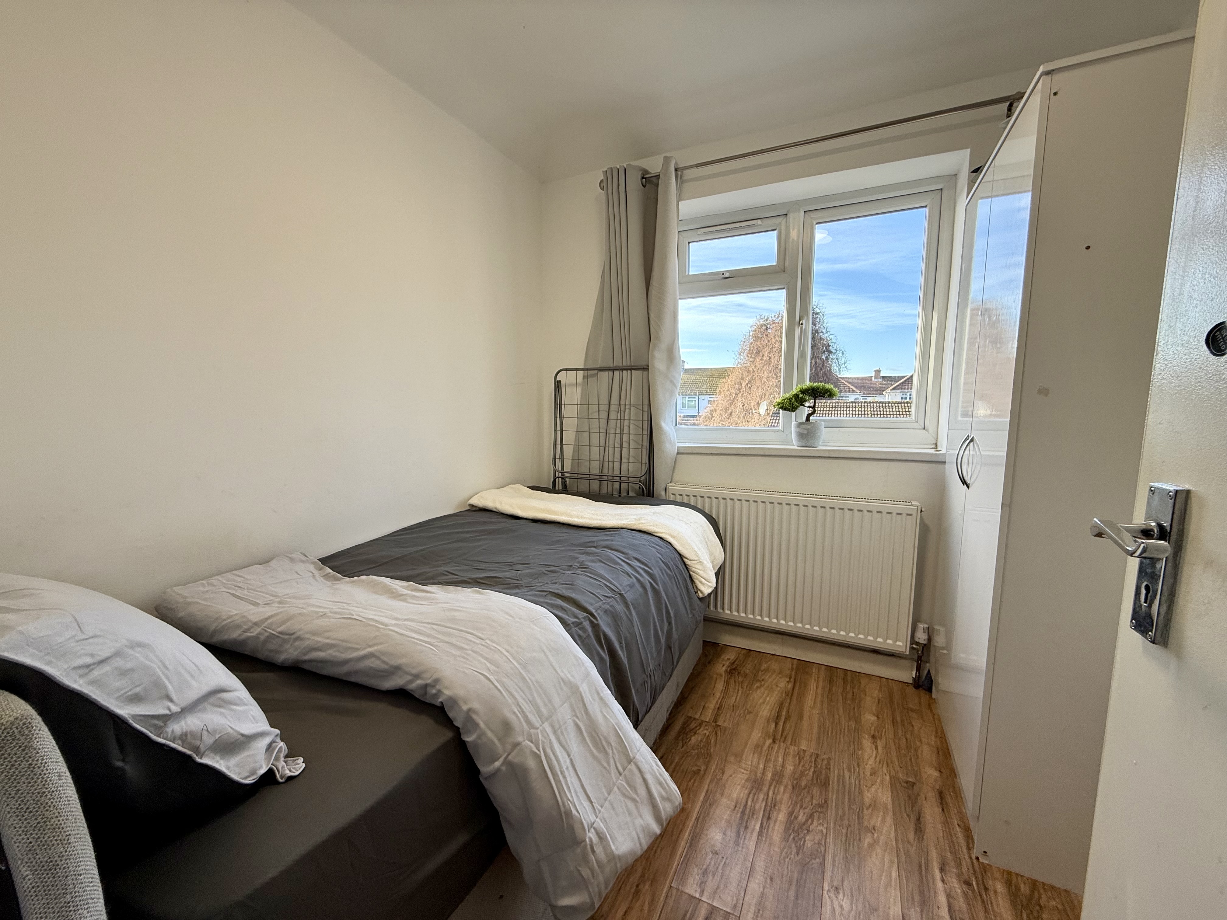 Room 3, 48, Berkeley Avenue, Hounslow photo 5