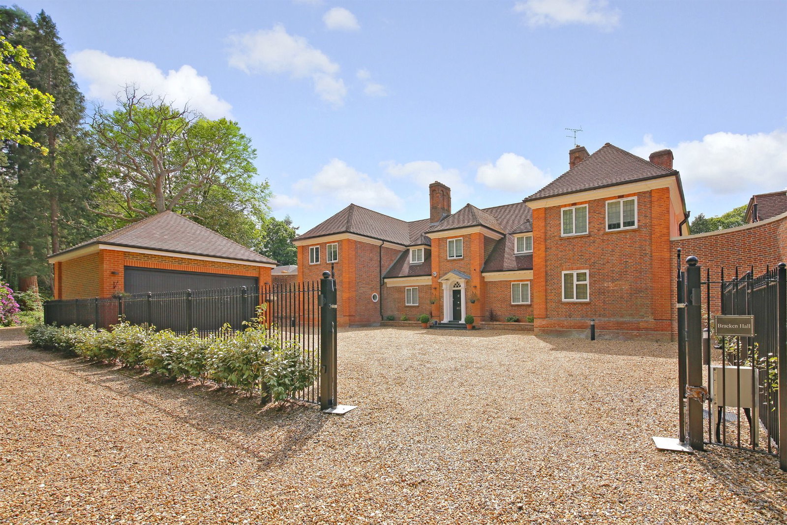 Brackenhill Close, Northwood photo 3