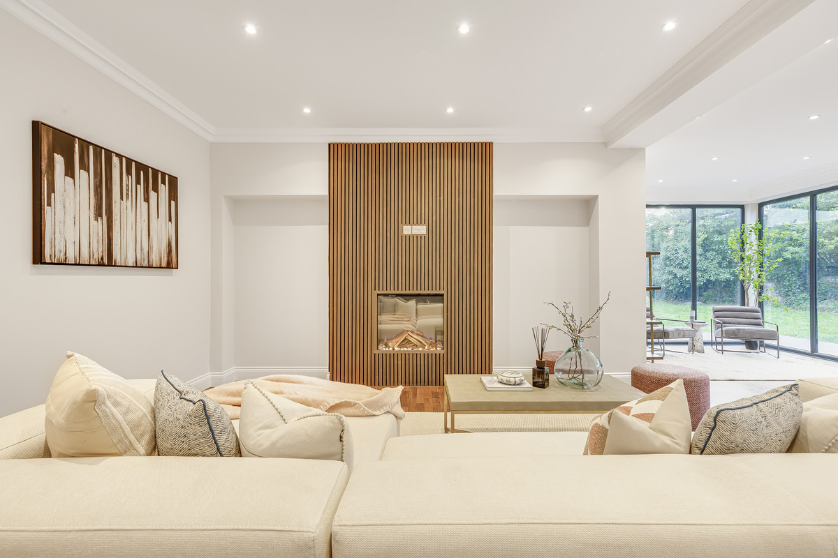 6 bedroom detached house for sale 0