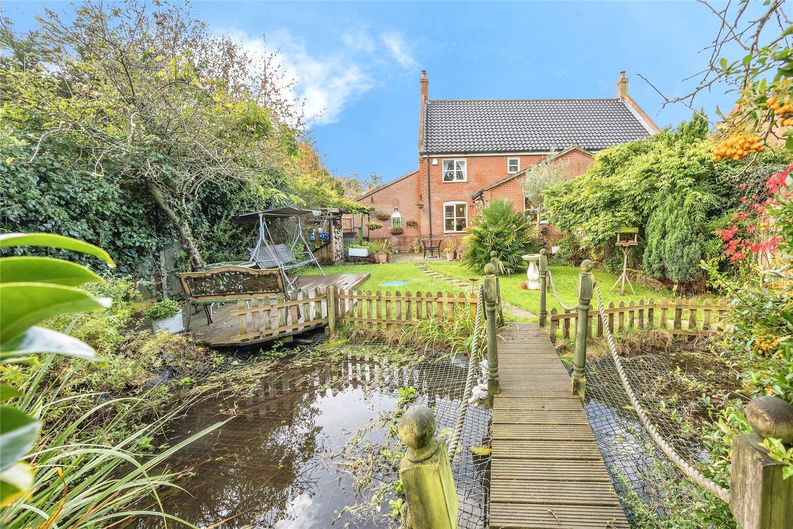 3-bed house on 4, Groomesmere Court, Tunstead, £330,000