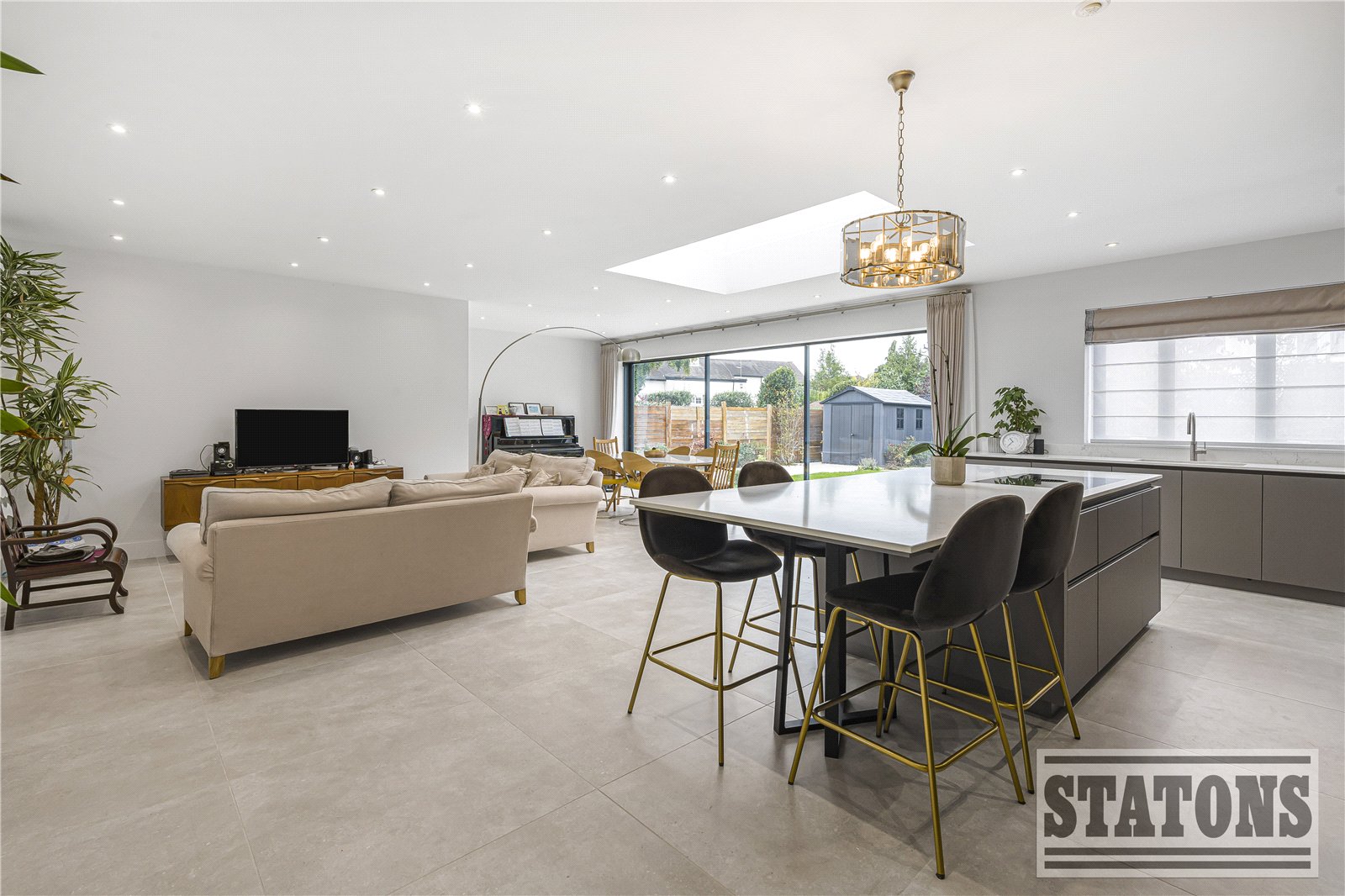 5 bedroom detached house for sale 0