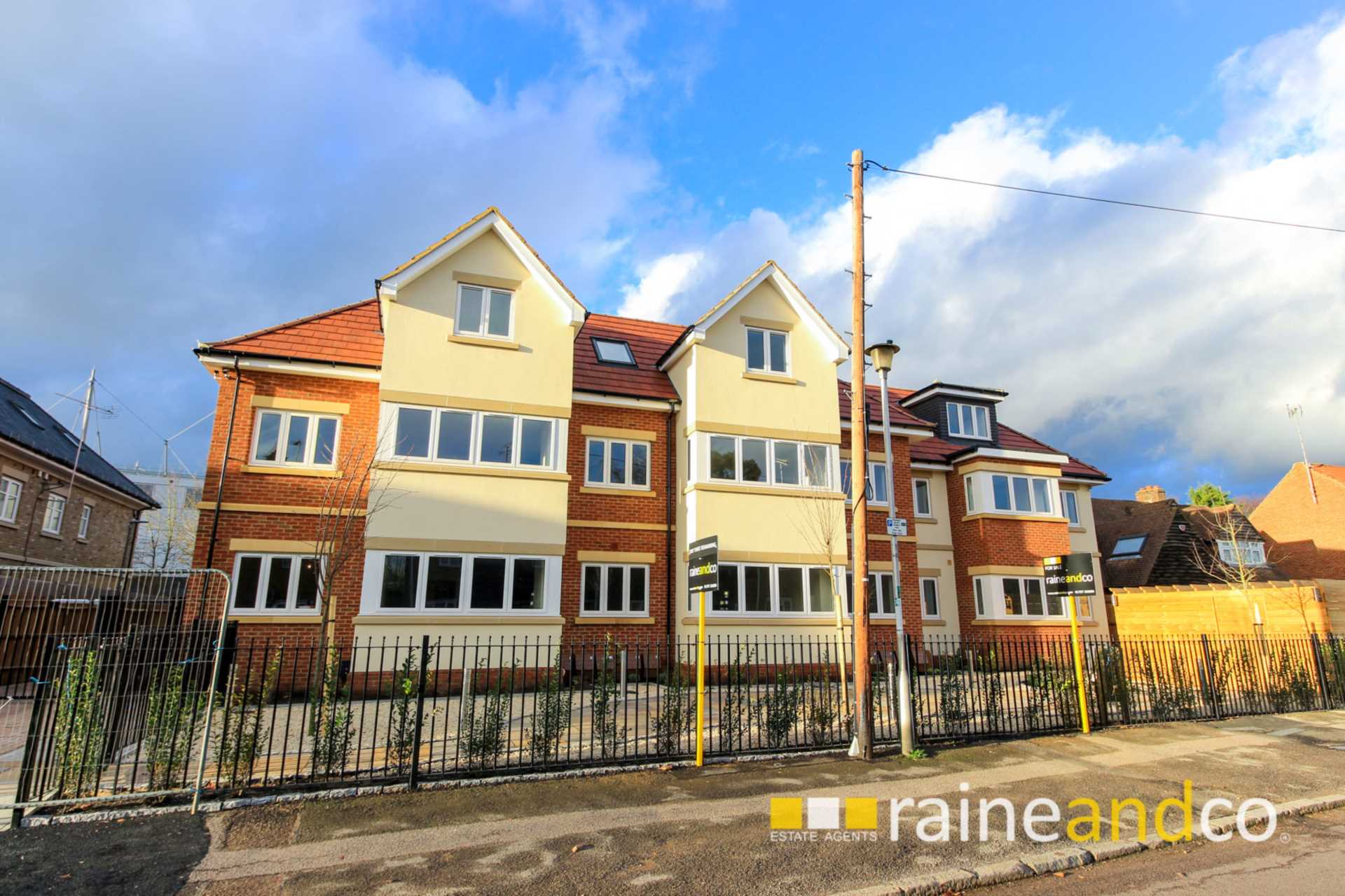 6, Highfield House Roe Green Lane, Hatfield photo 5
