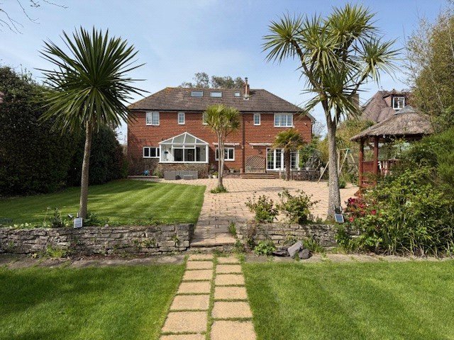 6 bedroom detached house for sale in Swindon