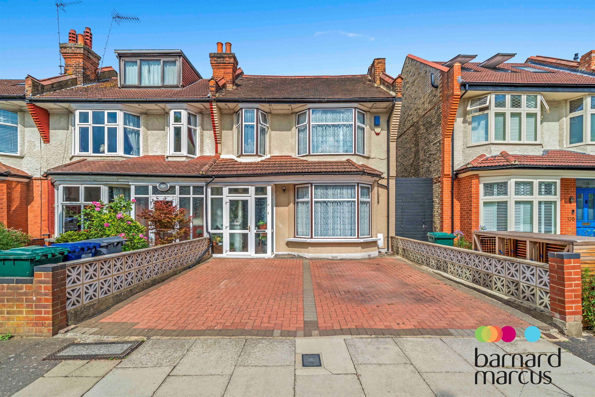 3 bedroom detached house for sale in Guildford