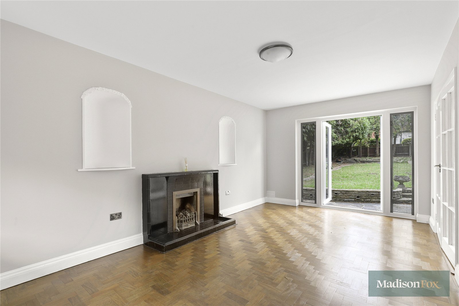 4 bedroom detached house for sale 0