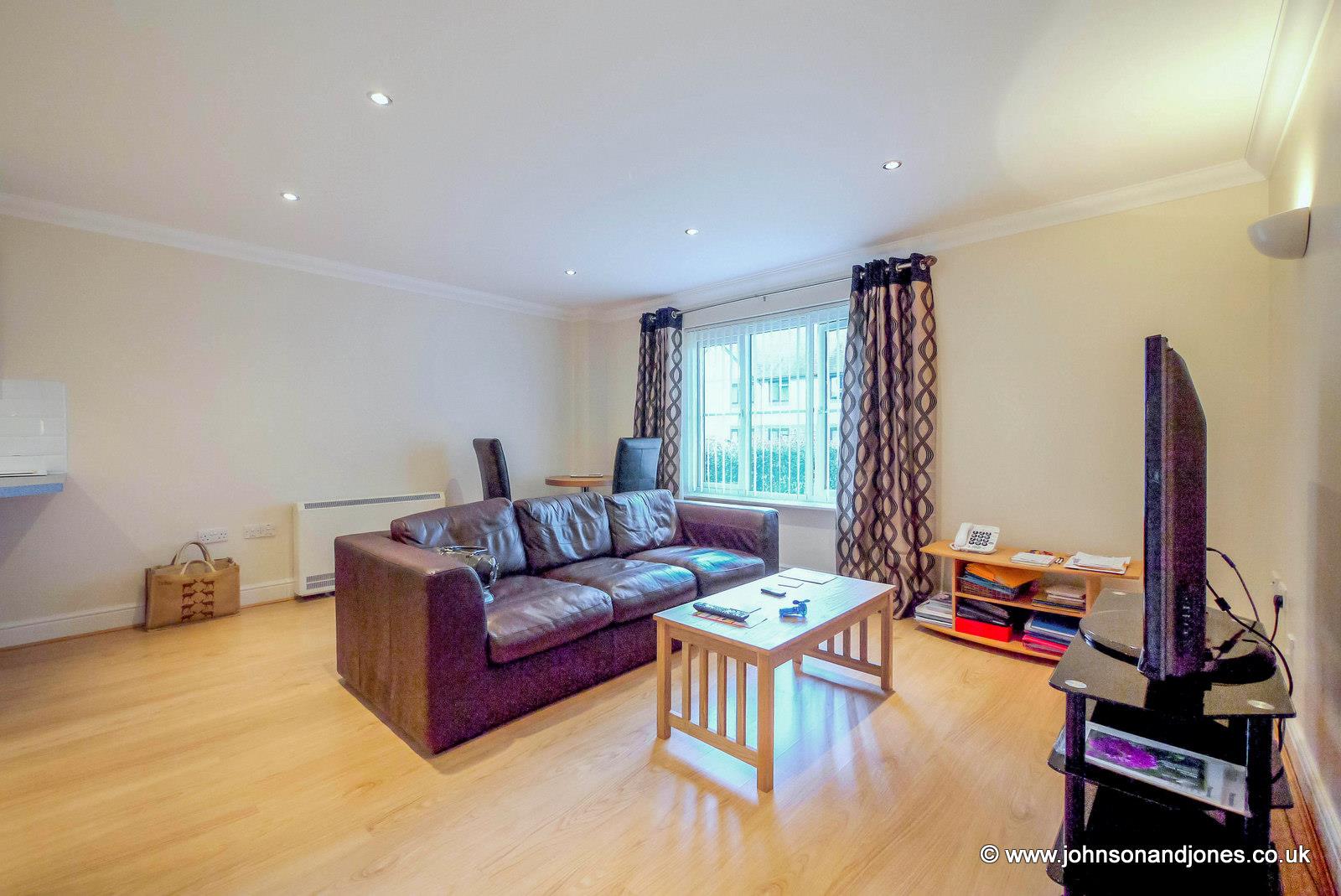 2 Pond House, Abbey Road, Chertsey photo 4