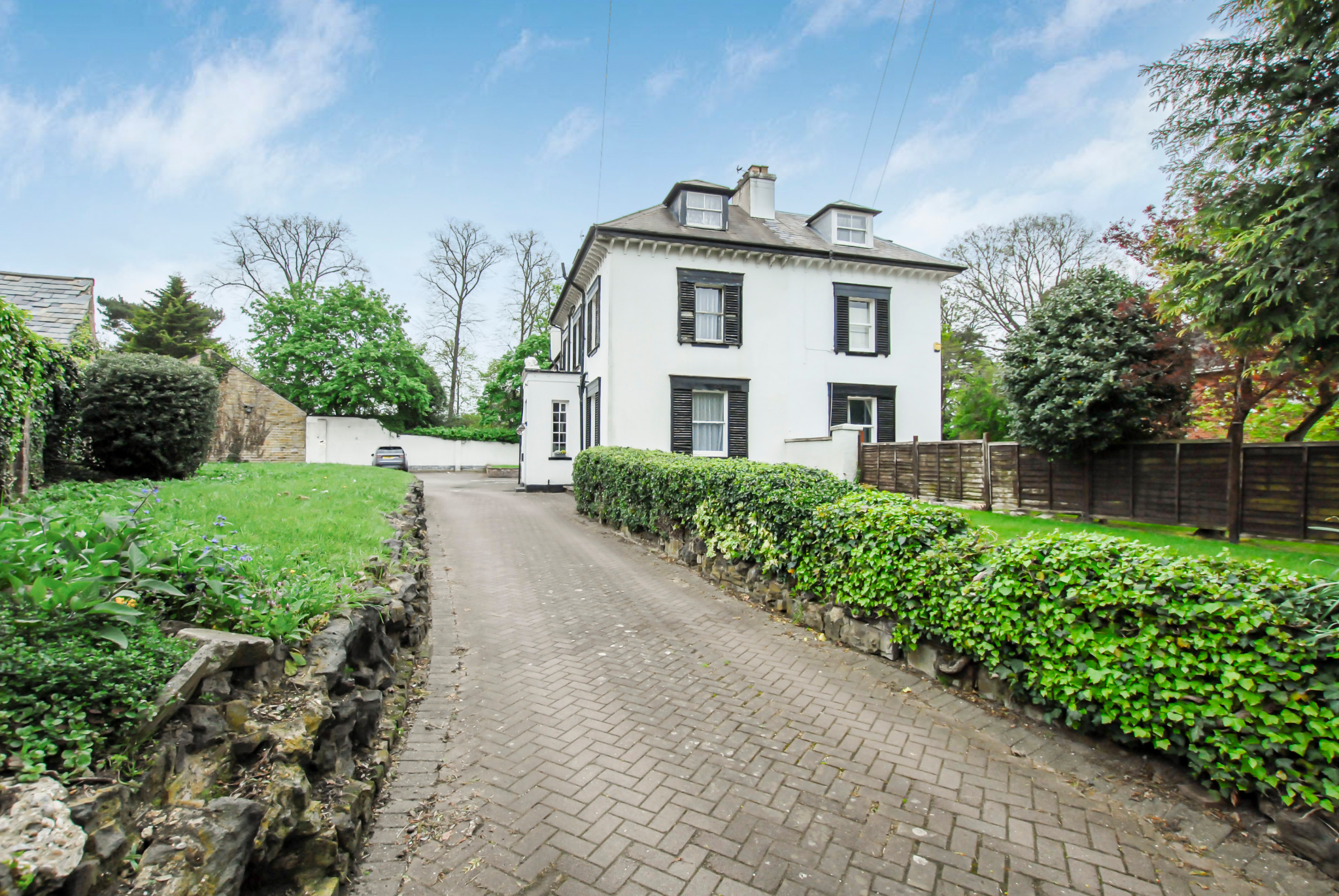 8 bedroom semi-detached house for sale 0