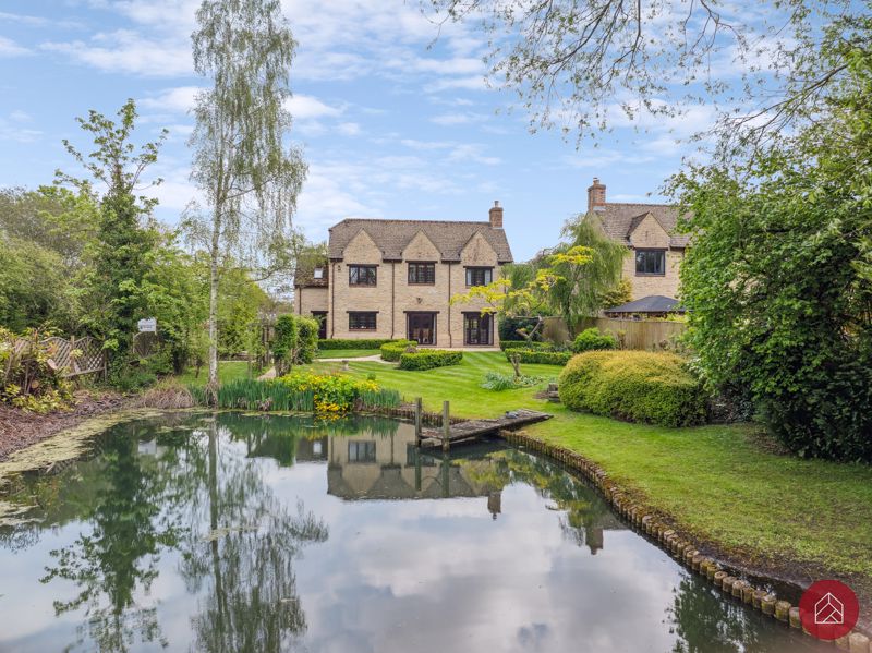4 bedroom detached house for sale in Marlow