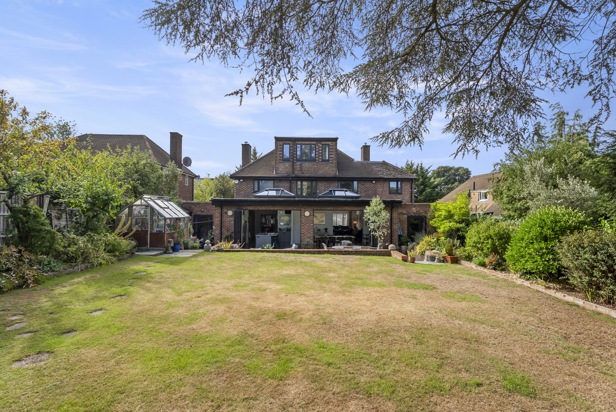 5 bedroom detached house for sale 0