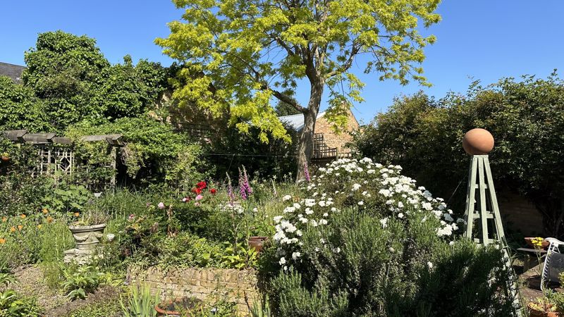 4 bedroom detached house for sale 0