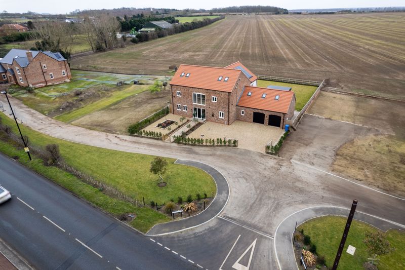 6 bedroom detached house for sale 0