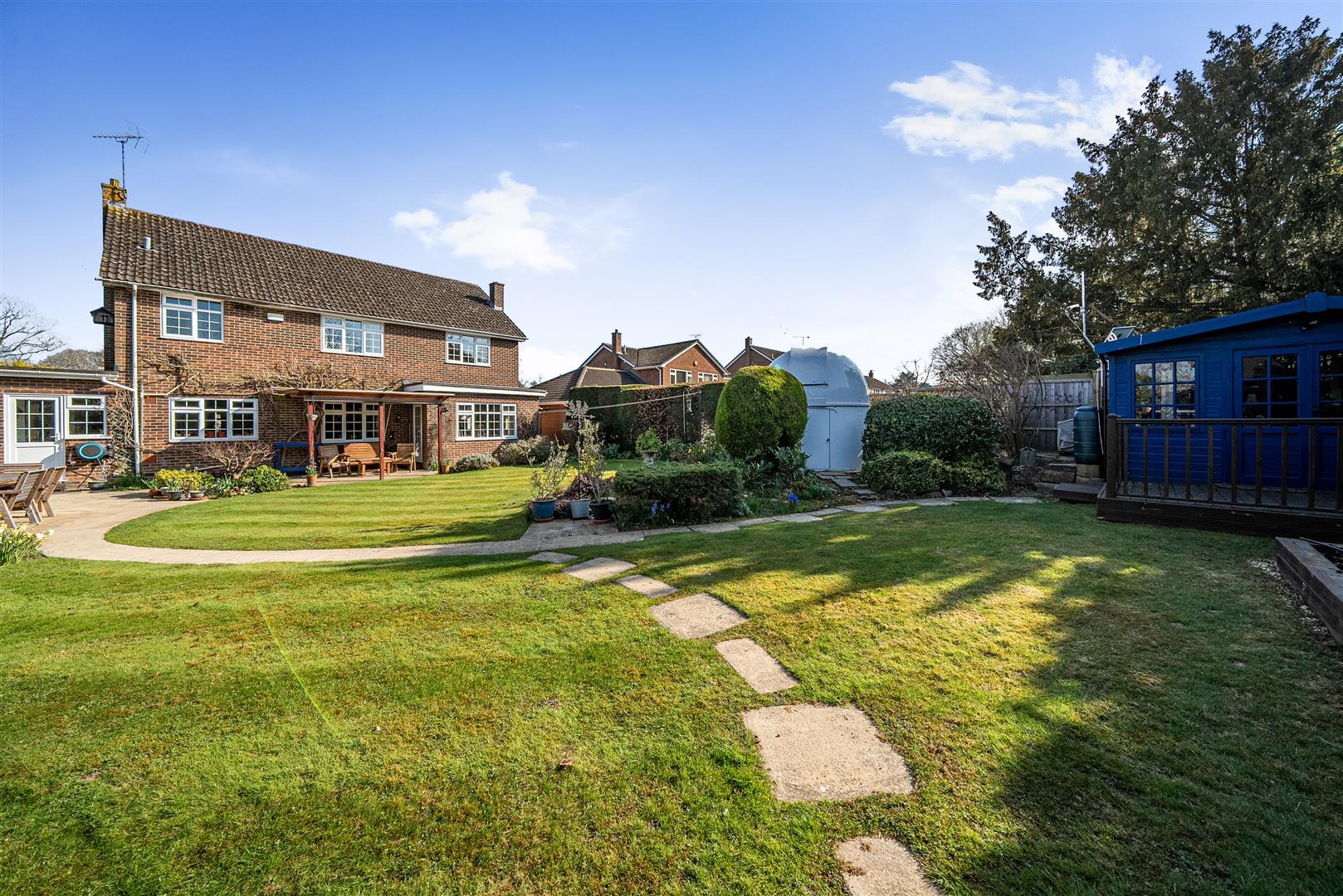5 bedroom detached house for sale 0