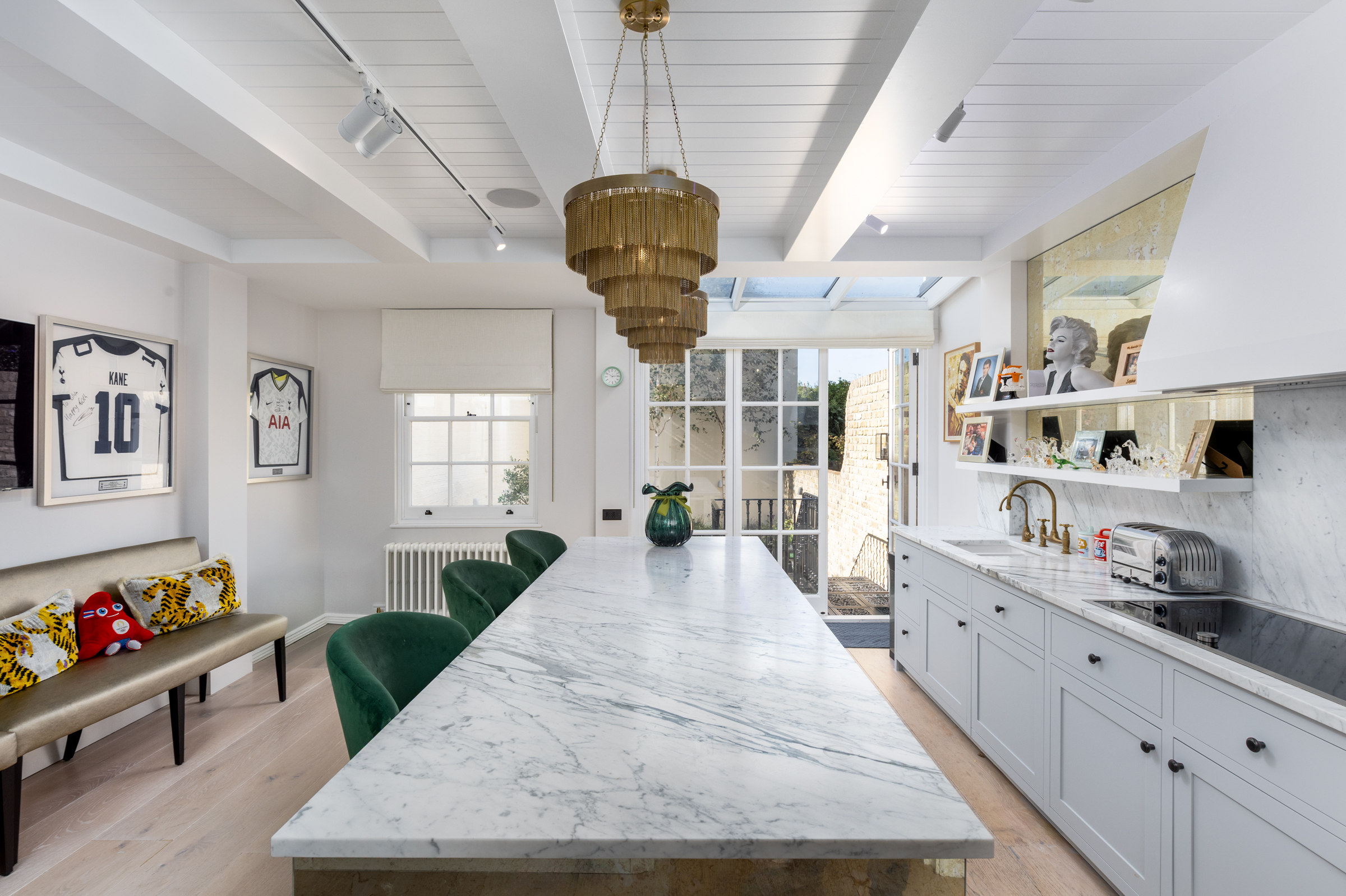 4 bedroom semi-detached house for sale 0