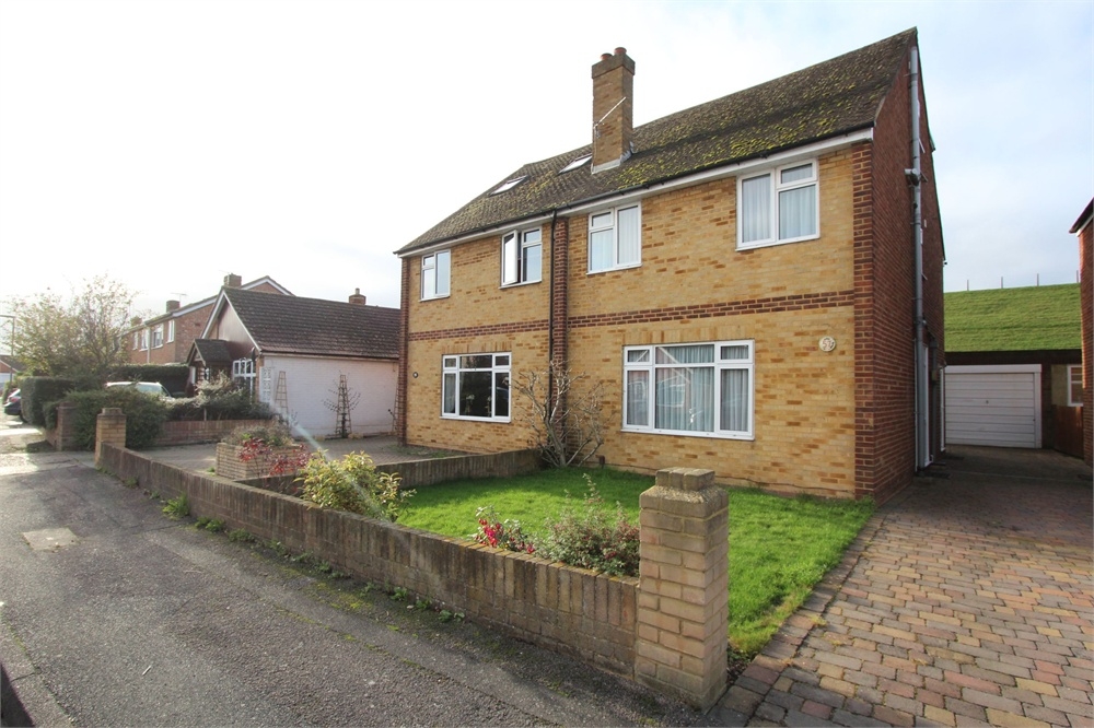 Free property report 57 Walnut Tree Road, Shepperton, TW17 0RP Chimnie