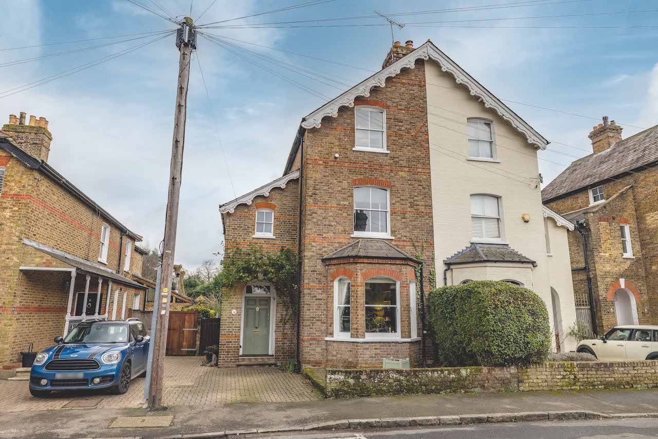 4 bedroom semi-detached house for sale 0