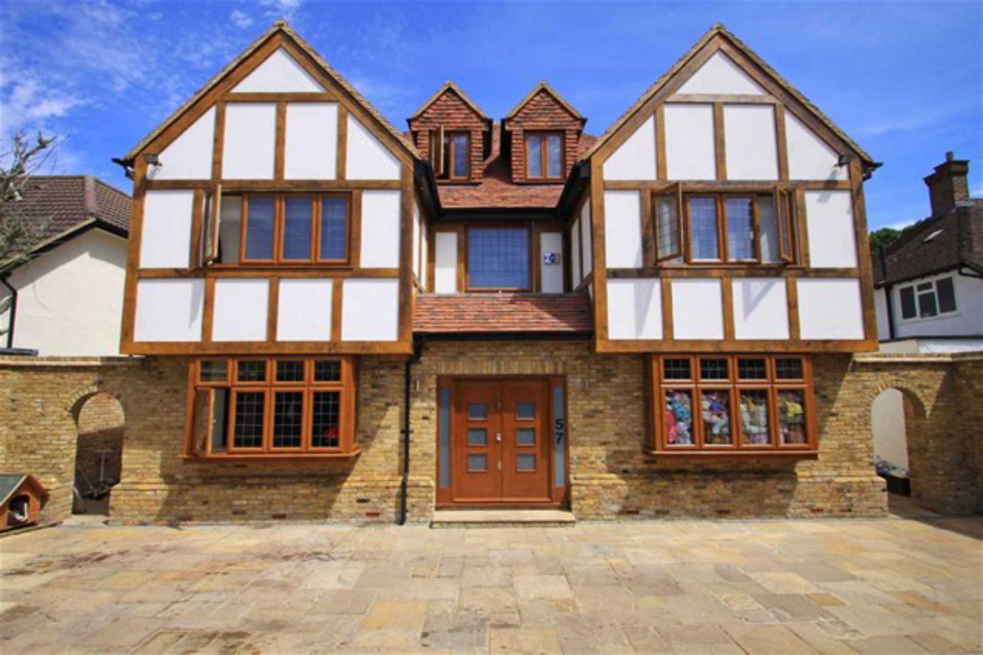 6 bedroom detached house for sale