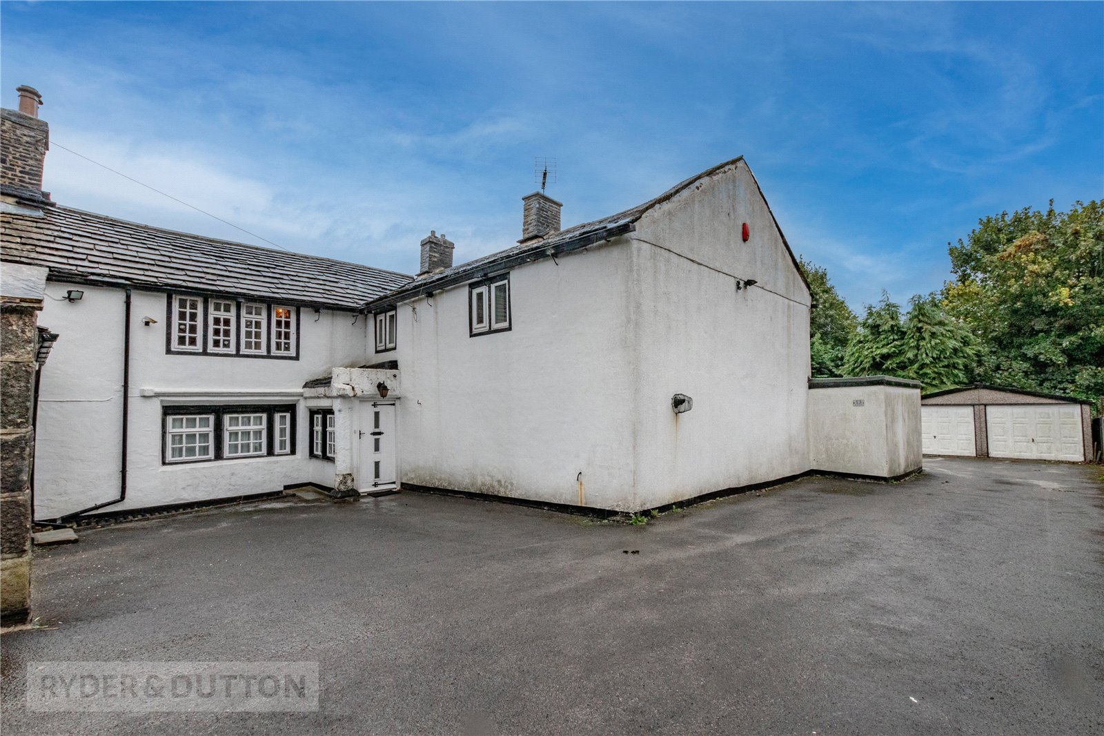 4-bed terraced on Blackhouse Farm,, Raw Lane, West Yorkshire, £290,000