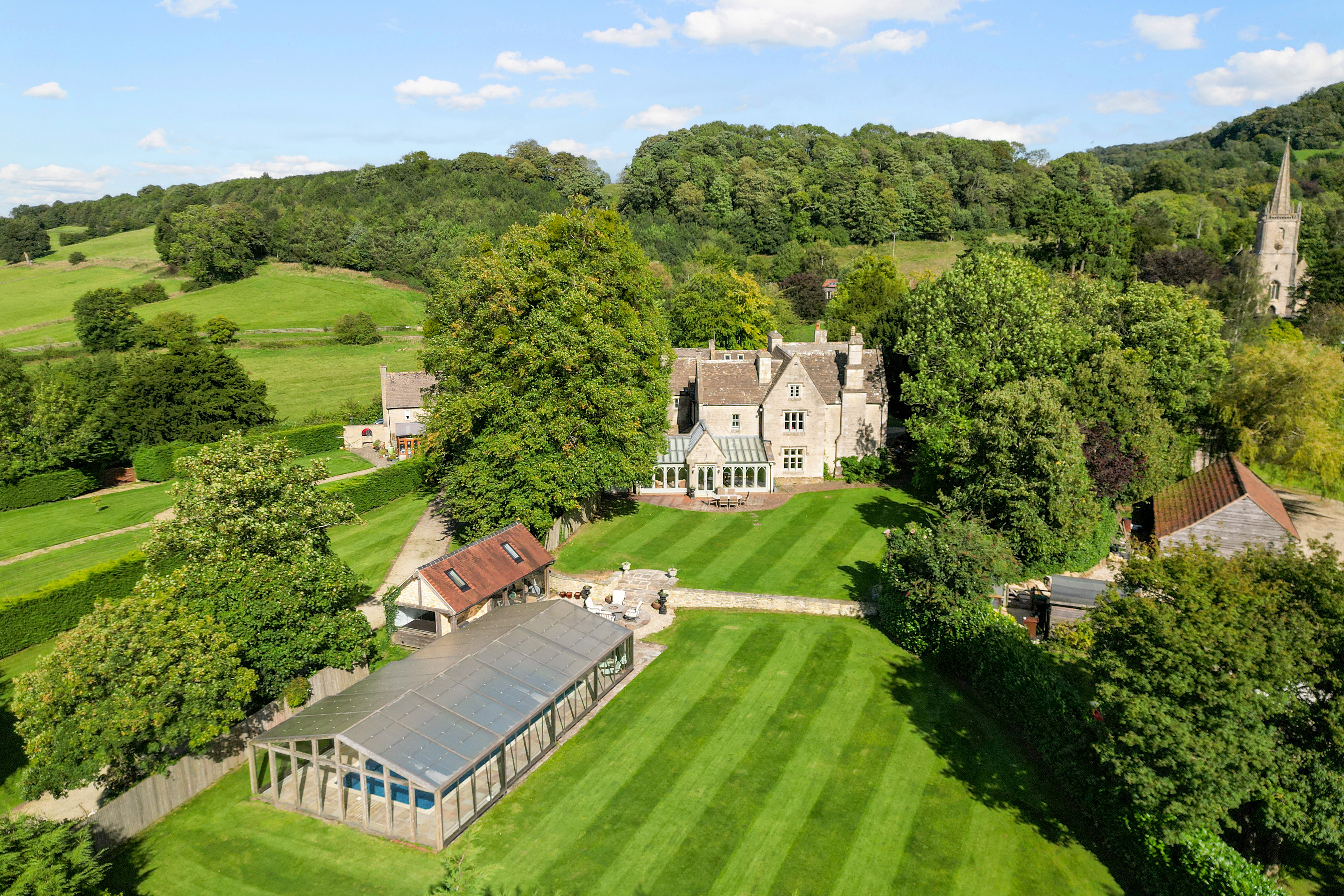 8 bedroom detached house for sale 0