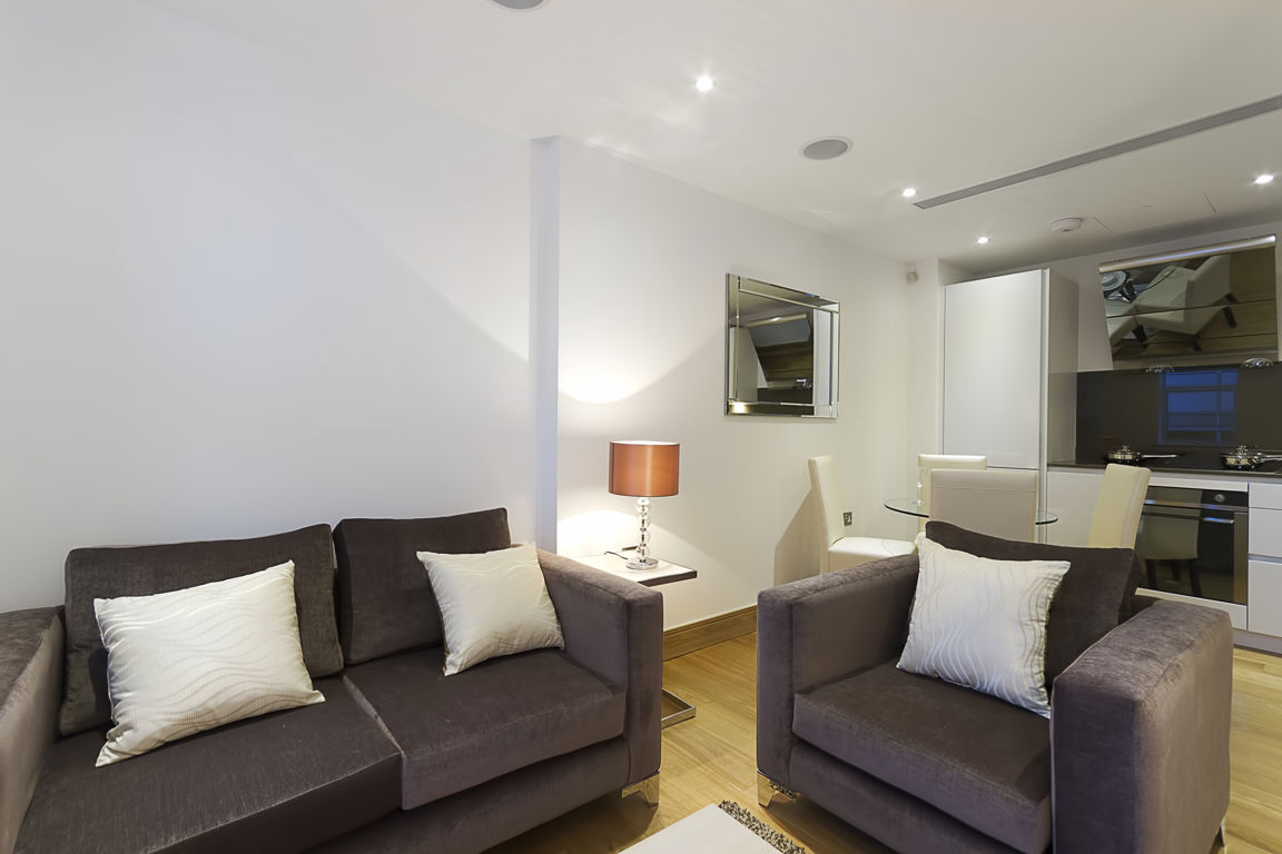 Flat 8, 4-7, Red Lion Court, London photo 2