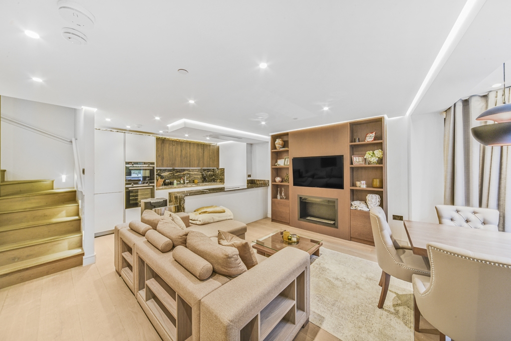 3 bedroom mews house for sale 0