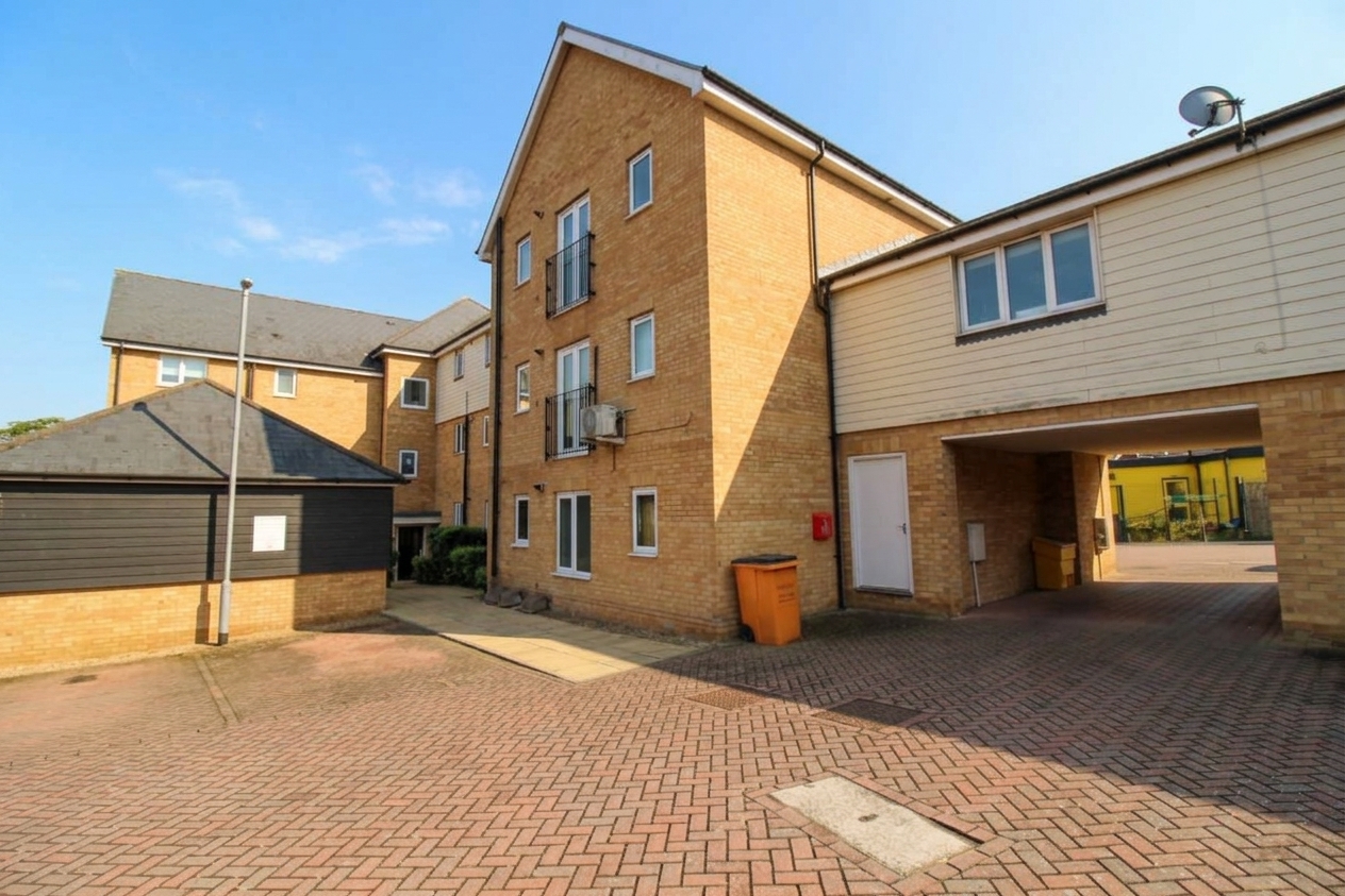Warwick Crescent, Basildon photo 4