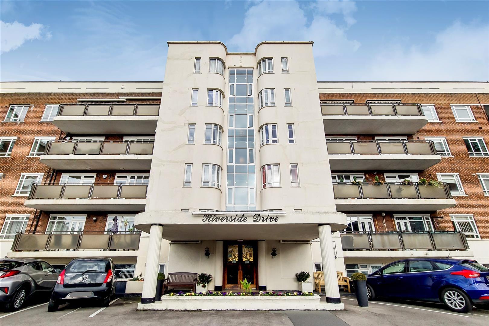 4 bedroom flat for sale 0