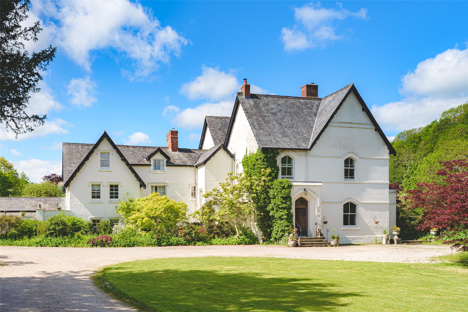 8 bedroom detached house for sale 0