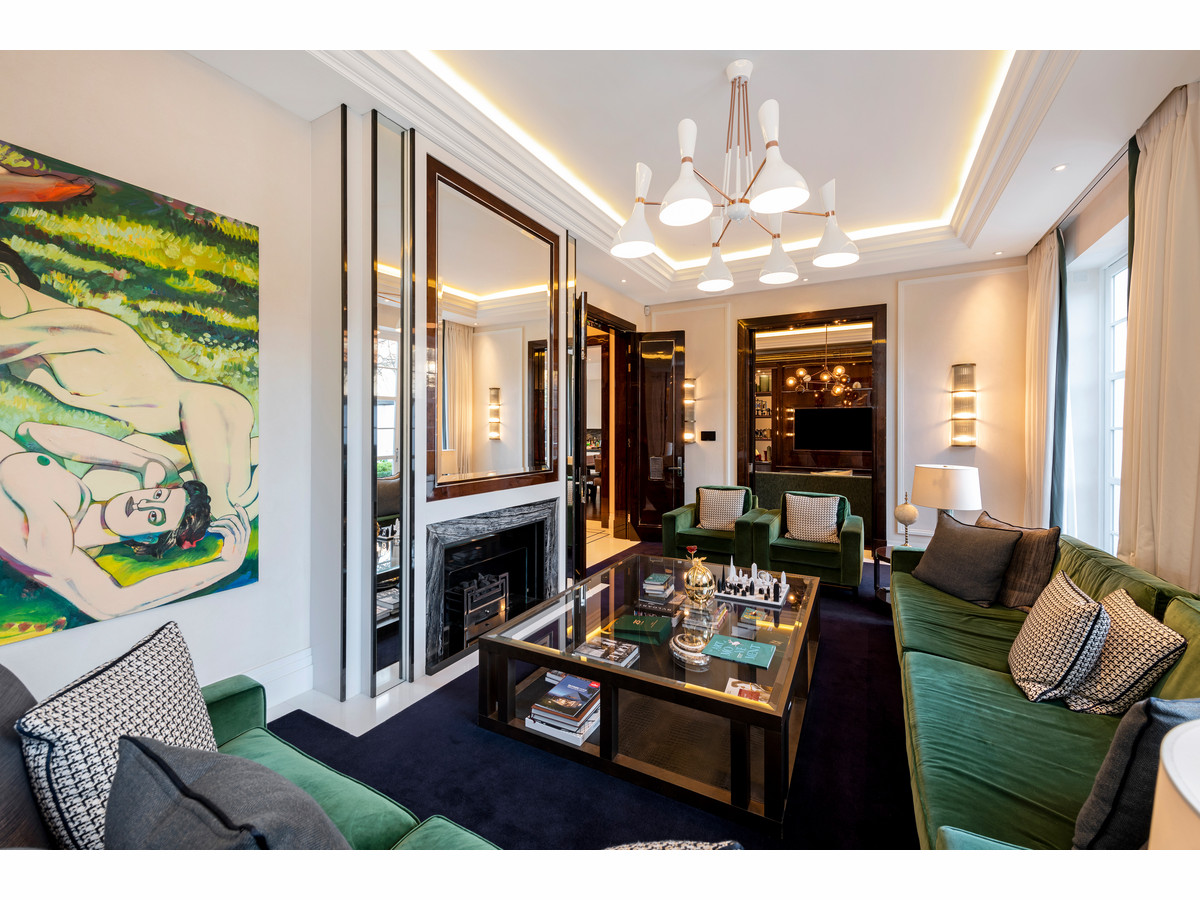 8 bedroom detached house for sale 0