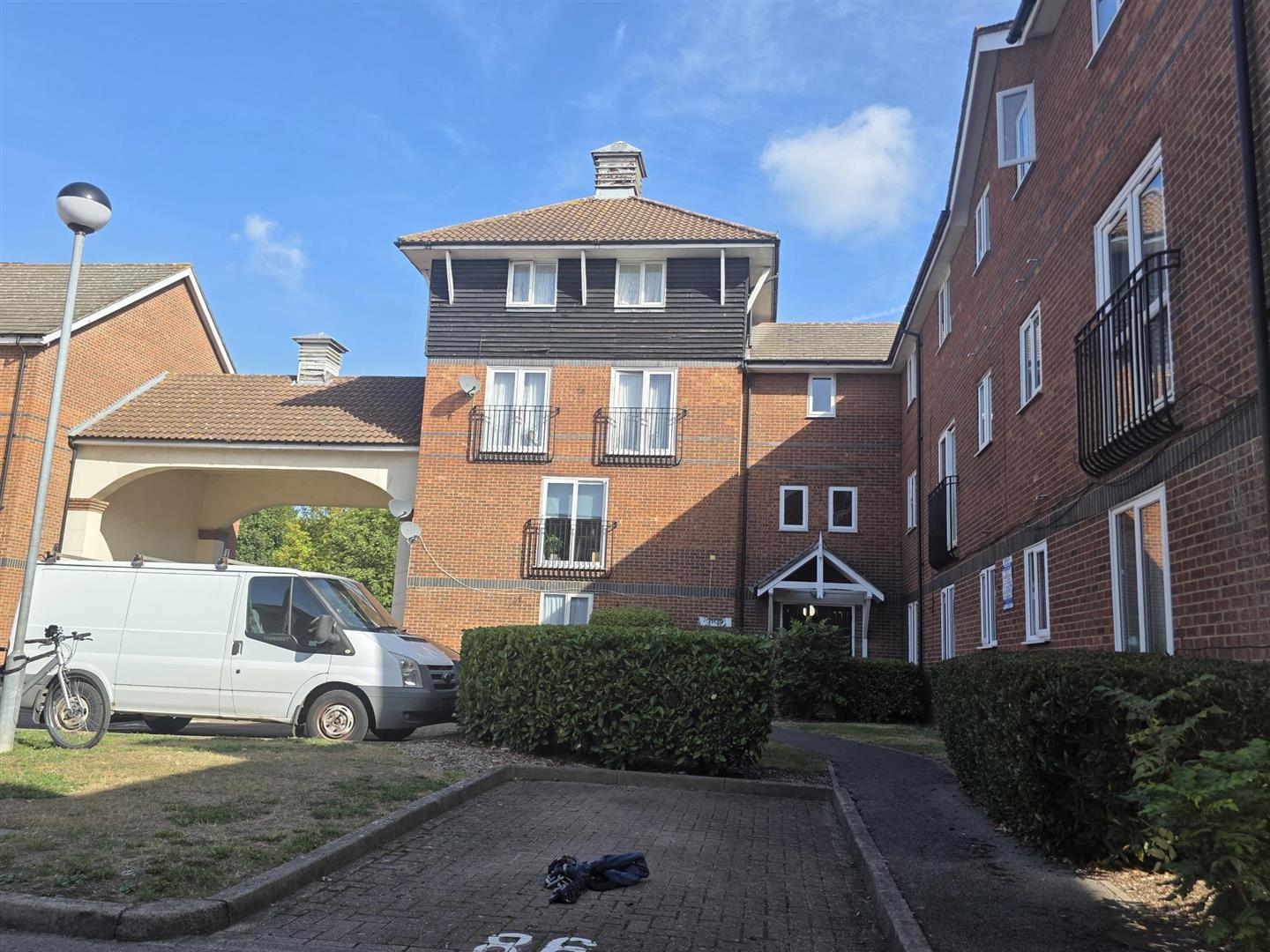 32, Mandeville Court, London photo 2