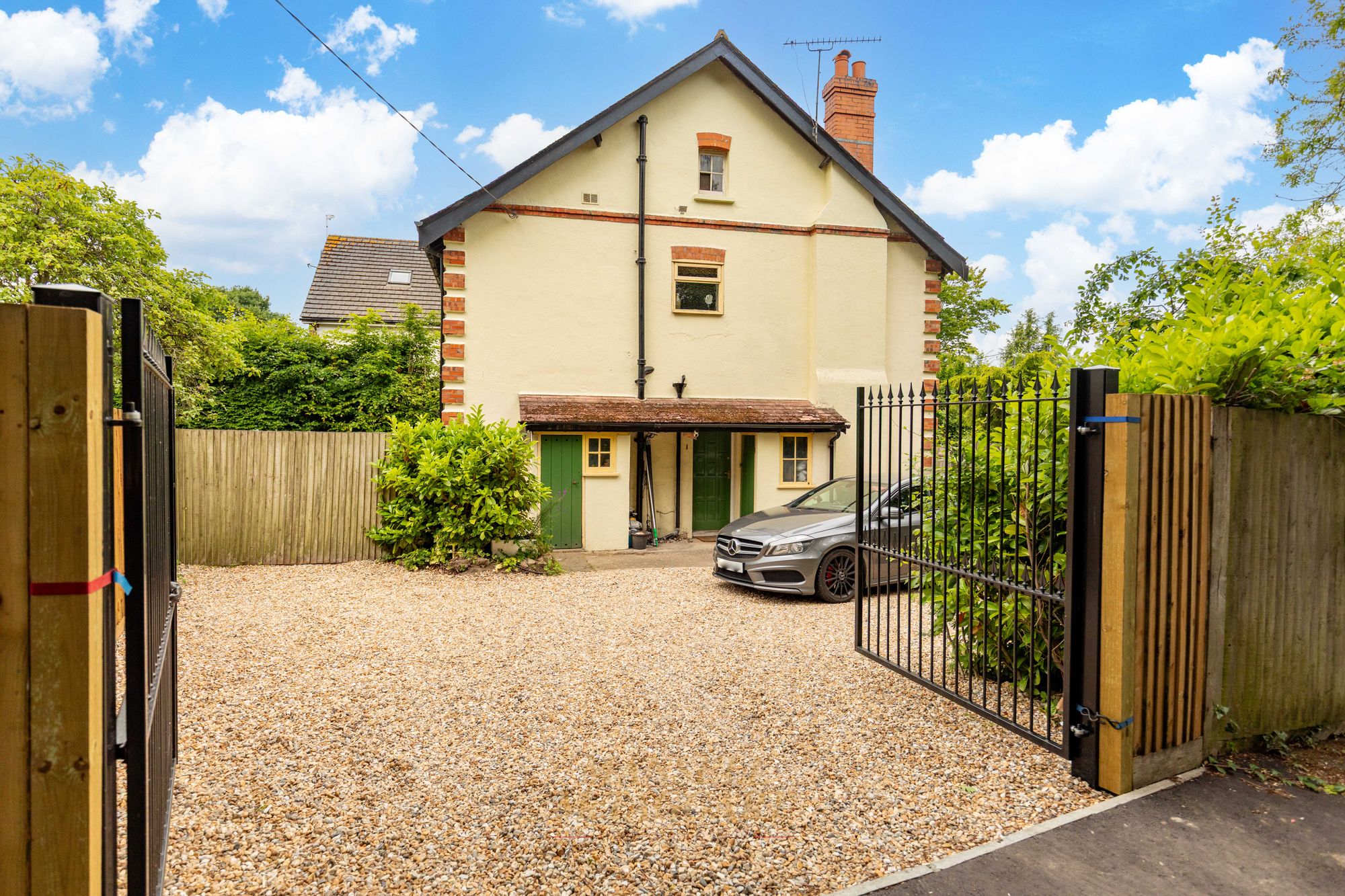 4-bed detached on 106 Three Bridges Road, Crawley, £650,000