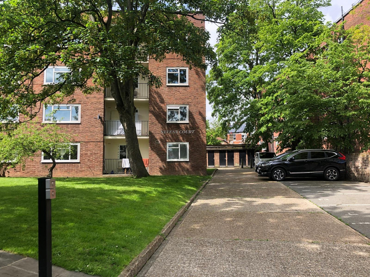 Flat Room 1, 90, Effra Road, London photo 5
